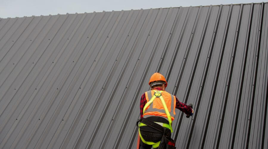 Professional gutter cleaning in North Miami, OK